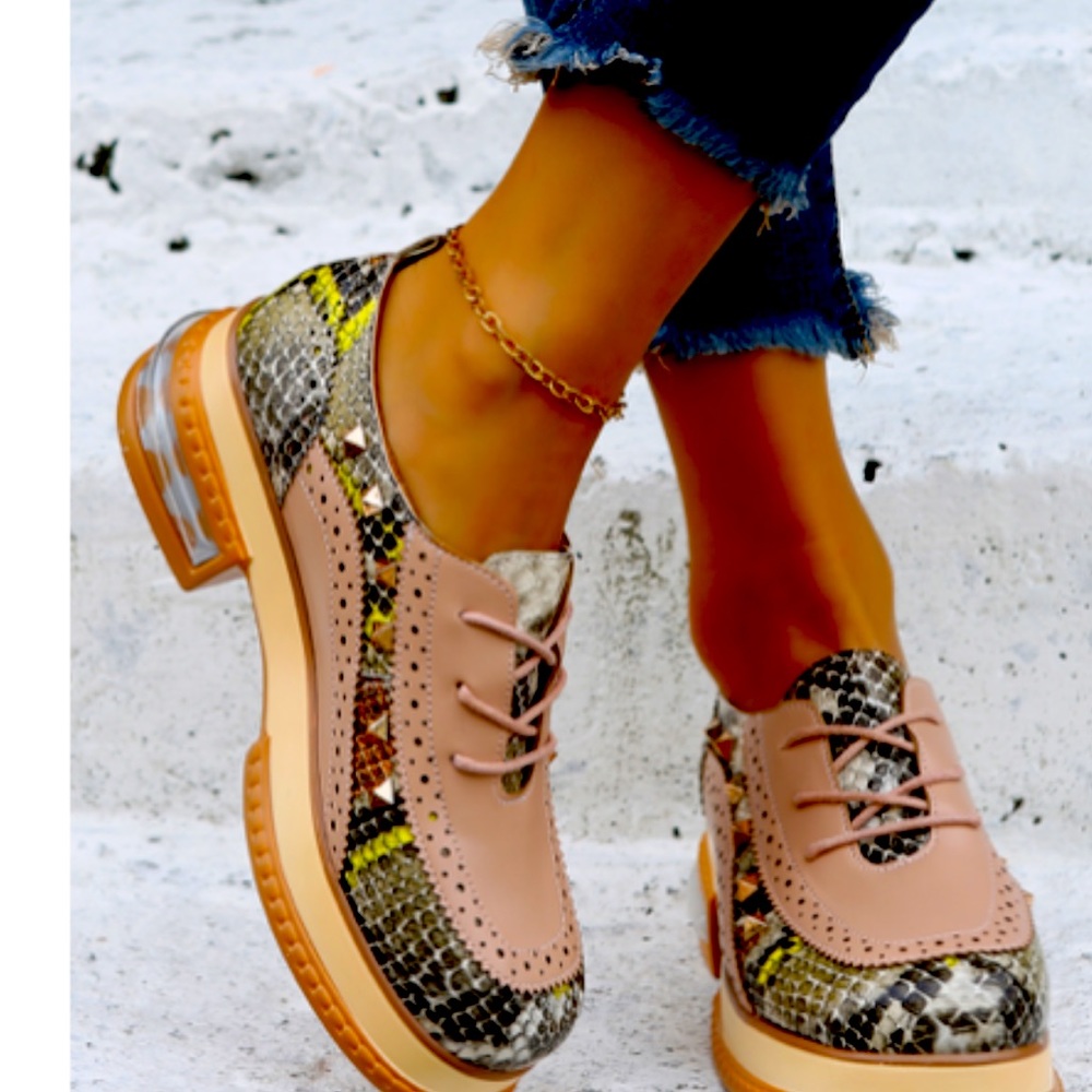 Woman’s 9 YASIRUN pink studded loafer shoes